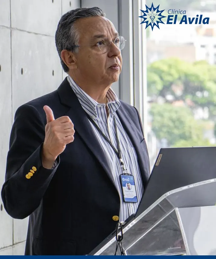 Gustavo Ferraro en una presentación en Clínica El Ávila